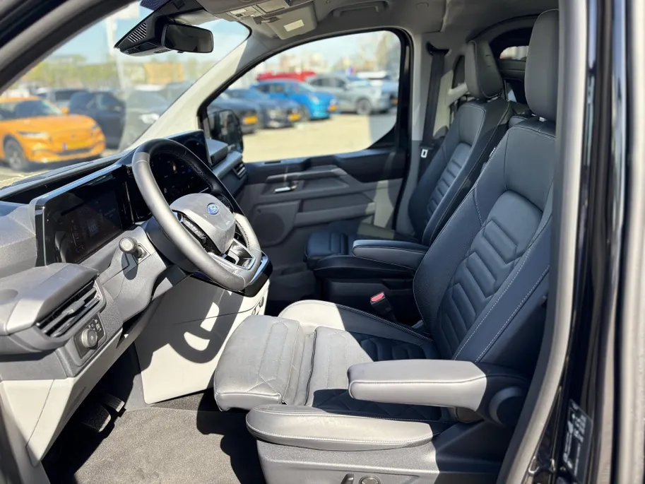 Ford Tourneo Custom E-Tourneo 340 L1H1 Titanium X 65 kWh | 8 persoons | PANORAMADAK | LUXURY PACK