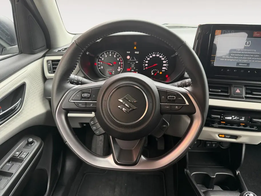 Suzuki Swift 1.2 Select Smart Hybrid 82PK | All Season banden | Navigatie | Climate Control | Adaptive Cruise Control | Achteruitrijcamera | Parkeersensoren achter | Stoelverwarming |