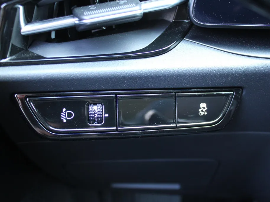 Kia Niro EV Light Edition 64.8 kWh | Camera | Cruise adapt. | Clima | 17' LM | Navi | Keyless | All season banden | 17% bijtelling |