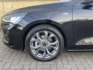 Ford Focus 1.0 EcoBoost Hybrid ST Line 125 pk Wagon GROOT NAVIGATIE-WINTERPAKKET-PRIVACY GLASS
