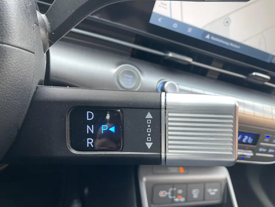 Hyundai Kona 1.6 GDI HEV Comfort Smart | Navigatie| Climate Controle| Lichtmetalen velgen| Parkeer sensoren| Camera| Dealer onderhouden