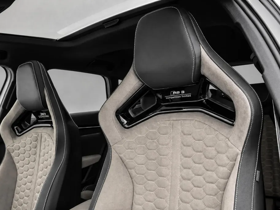 Audi RS3 Sportback 2.5 TFSI quattro 400 PK competition limited 593/750 · Audi Exclusive Gletsjerwit Mat Effect · Head-Up display · Sonos Premium 3D · Panorama dak · RS sportuitlaat