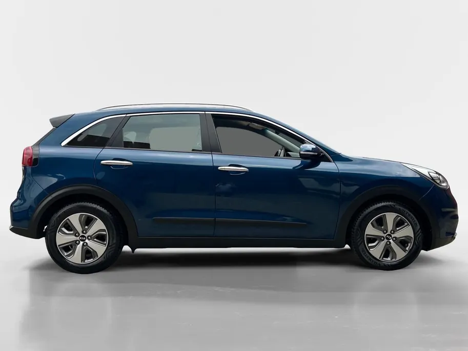 Kia Niro 1.6 GDi Hybrid DynamicLine | Trekhaak Vast + 13-Polige Stekker | All-Seasonbanden | Apple Carplay / Android Auto | Navigatiesysteem | Parkeersensoren + Camera Achter | Cruise Control | Rijstrooksensor + Correctie