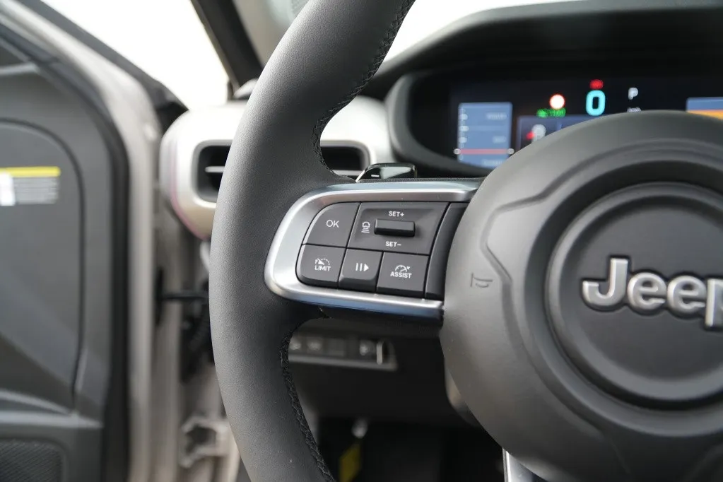 Jeep Avenger 1.2 e-Hybrid Summit | Pano | Navi | JBL | Camera | Winter | 18'
