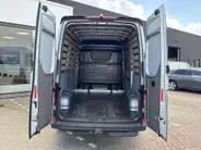 Volkswagen Bedrijfswagens Crafter Bedrijfswagens 35 Trendline 2.0 TDI 140pk L3H3 · 18' LM velgen · Trekhaak · Sidebars · Achterdeurspoiler · Voorspoiler · Camera · Apple/Android Car Play · Navigatie