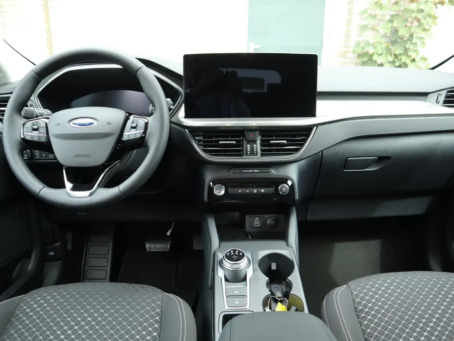 Ford Kuga 2.5 PHEV Titanium | Winterpack | Driver assistancepack | El. Trekhaak | Climate control | 17' Lichtmetaal | Apple Carplay&Andorid Auto | Camera | Nieuw te bestellen |