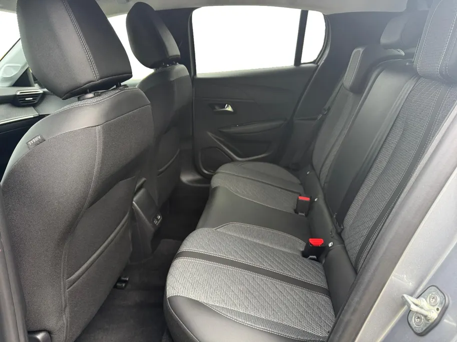 Peugeot 208 1.2 Hybrid 110 e-DCS6 Allure | Lichtmetaal | Automaat | Apple Carplay | Android Auto | 1 Jaar Bovag Garantie