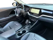 Kia Niro 1.6 GDi Hybrid ExecutiveLine | Stoel verwarming en ventilatie | Dodehoek detectie | Schuif/kantel dak | Trekhaak  | Keyless Entry | Apple CarPlay/ Android Auto | Lichtmetalen Velgen |