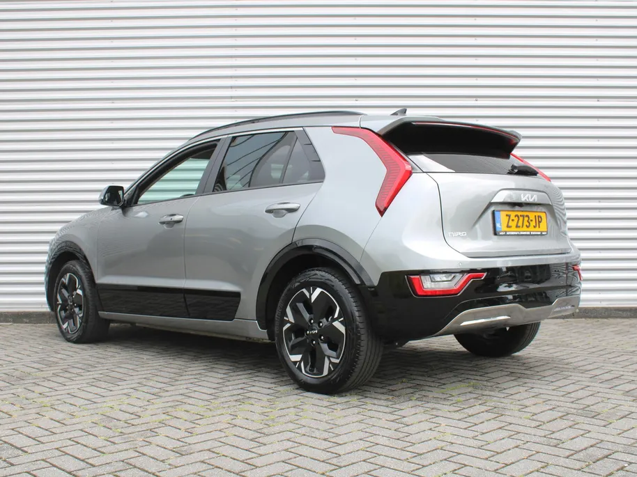 Kia Niro EV Edition Advanced 64.8 kWh | Stuur-/stoelverwarming | Elektr. stoelverstelling | Camera | Cruise adapt. | 17'LM | Clima | 17% bijtelling |