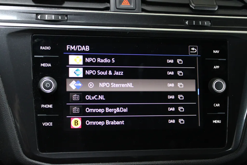 Volkswagen Tiguan Allspace 1.5 TSI DSG-7 R-Line Business 7p. 7-persoons / Stoel + Stuurverwarming / Camera / Elektr. klep /