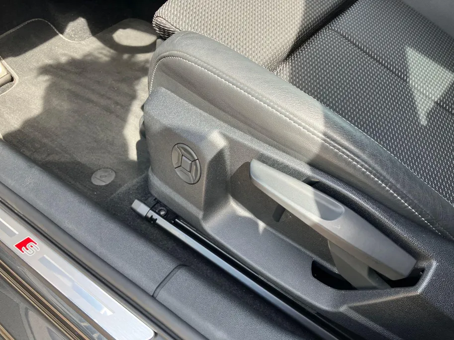 Audi A3 Sportback 40 TFSIe/204PK S Line · Camera  · Navigatie · Leder/stof · Garantie t/m 06-03-2029 of 80000km.