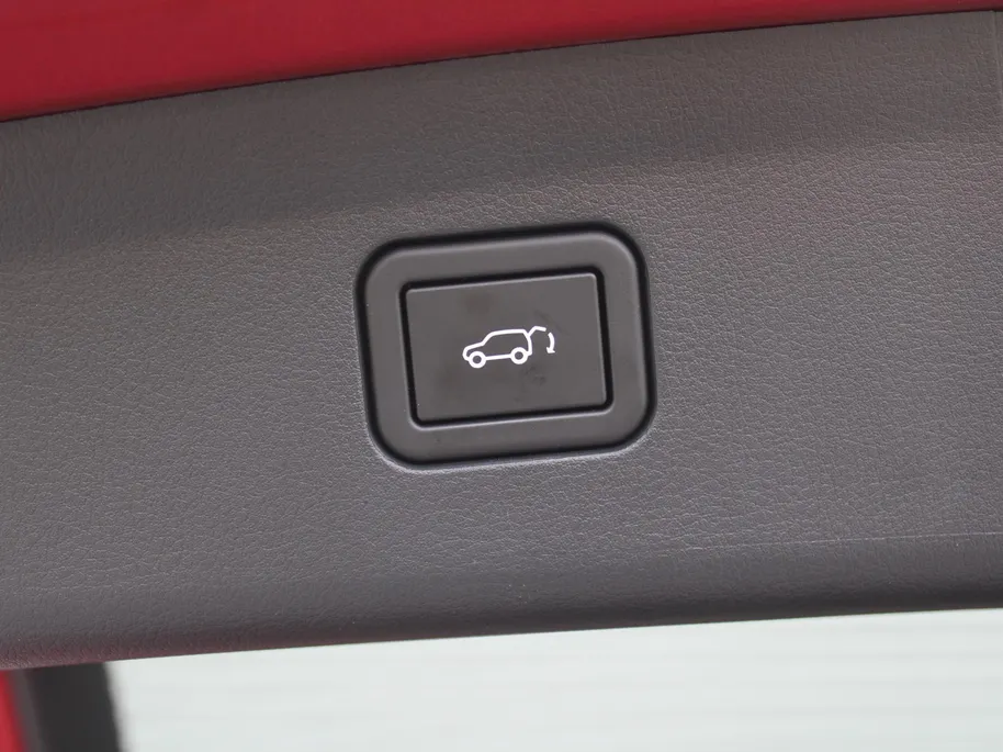 Mazda CX-6e Takumi Business Edition 78 kWh | Stuur-/stoelverwarming + ventilatie | Leer | Pano | 360 Camera | Dodehoek detectie | Elek. stoelverstelling + achterklep |