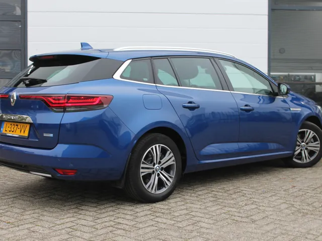 Renault Megane E-Tech Estate 1.6 Plug-In Hybrid 160 PK Intens | Automaat | Pack easy | Pack Drive |