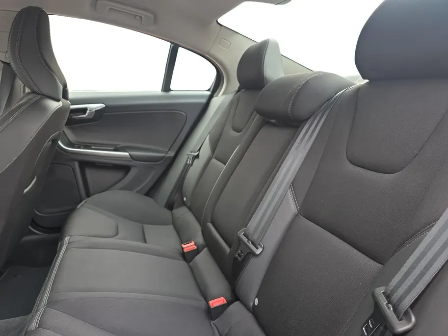 Volvo S60 1.5 T2 Kinetic | Automaat | Stoelverwarming | Navigatie | Climate Control | Goed onderhouden! | 12 maanden garantie! |
