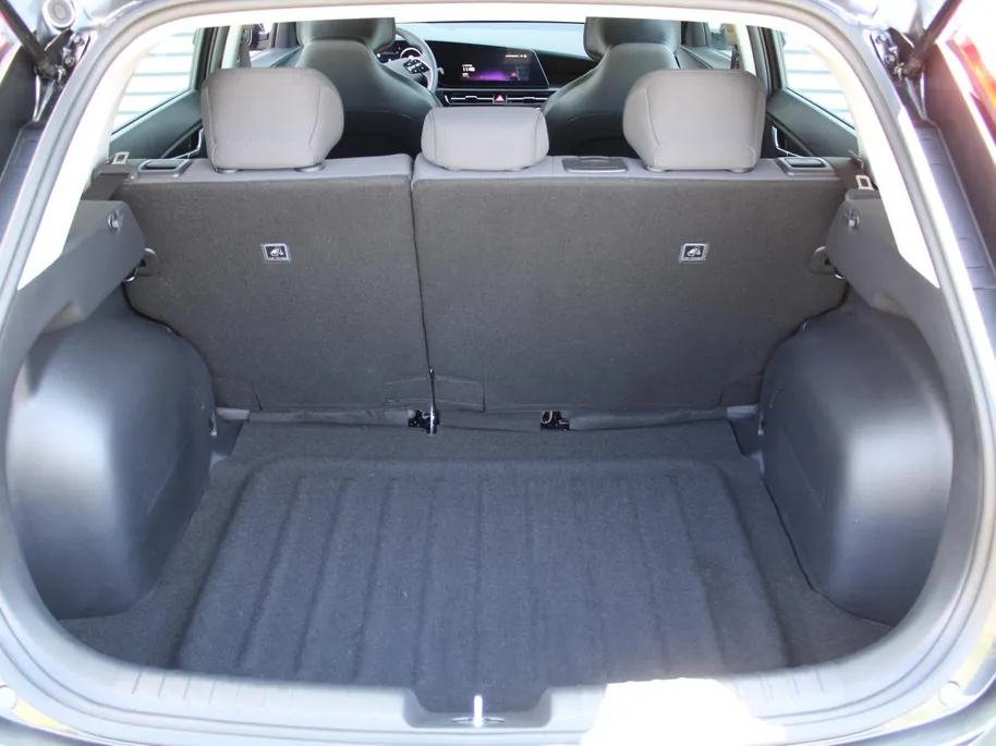 Kia Niro EV Light Edition 64.8 kWh | Camera | Cruise adapt. | Clima | 17' LM | Navi | Keyless | All season banden | 17% bijtelling |