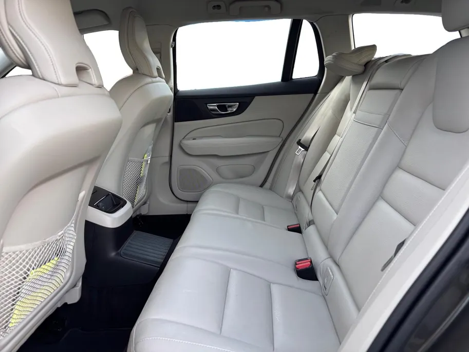 Volvo V60 2.0 T6 Recharge AWD R-Design | 1e Eigenaar | Achteruitrijcamera | Dodehoek detectie | Elektr. Stoelen met geheugen | Stoelverwarming | 12 maanden garantie! |