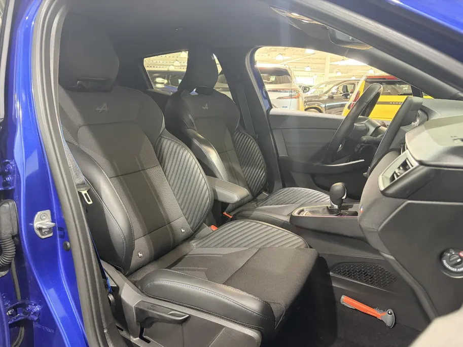 Renault Clio 145PK E-Tech Full Hybrid Esprit Alpine Automaat | 1e eigenaar | Bose Audio | Stoelverwarming | 9,3' Navi | Camera | Digital Cockpit | Adaptive Cruise Control | Climate Control | Lichtmetalen Velgen | Full LED |