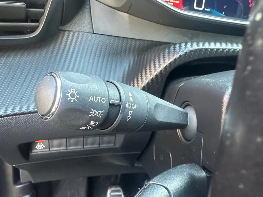 Peugeot 2008 1.2 PureTech GT-Line | 360 Camera | Navigatie | Cruise & Climate Control | Apple Carplay & Android Auto | 3D Cockpit | Dodehoek Detectie | 12 Maanden BOVAG Garantie