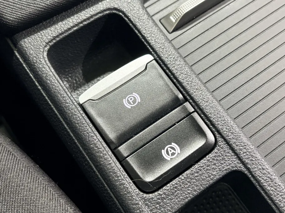 Škoda Octavia Combi 150PK TSI MHEV Business Edition Plus | Electrisch Wegklapbare Trekhaak | Navigatie | Apple Carplay/Android Auto | Climate Control | Cruise Control | Lichtmetalen Velgen | Camera | Parkeersensoren |