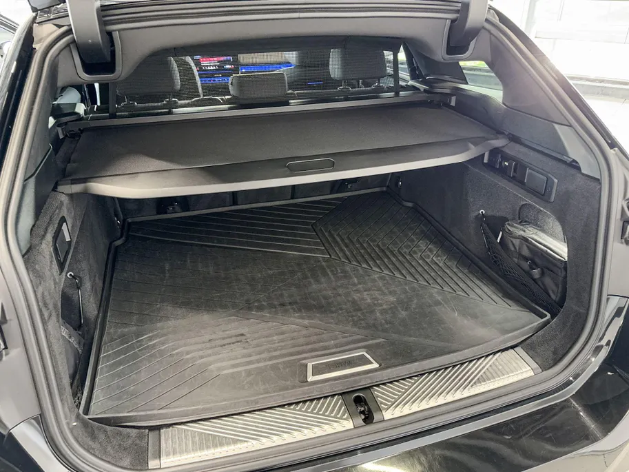 BMW i5 Touring M60 xDrive 84 kWh
