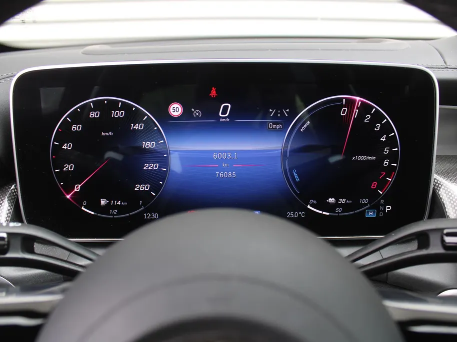 Mercedes-Benz GLC 300e 4MATIC AMG Line | 360 Camera | Schuifdak | Cruise adapt. | 20' LM | HUD | Treeplanken | Dodehoek detectie | Stoelverwarming + geheugen | BTW auto |