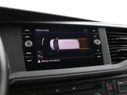 Volkswagen Bedrijfswagens Transporter 2.0 TDI 150pk DSG L1H1 28 · Apple/Android Car Play · Afneembare Trekhaak · Cruise Control · Airco · Navigatie · Parkeersensoren ·
