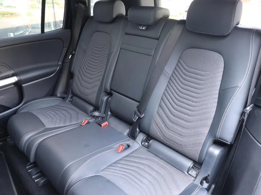 Mercedes-Benz EQB 250 Business Line 67 kWh l Panoramadak l Stoelverwarming l Achteruitrij camera