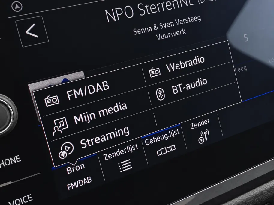 Volkswagen Tiguan 1.5TSI/150PK Life Business · Navigatie · Stoelverwarming · Apple/Android Car Play · Camera + Parkeersensoren · Garantie t/m 15-02-2027 of 100000km.
