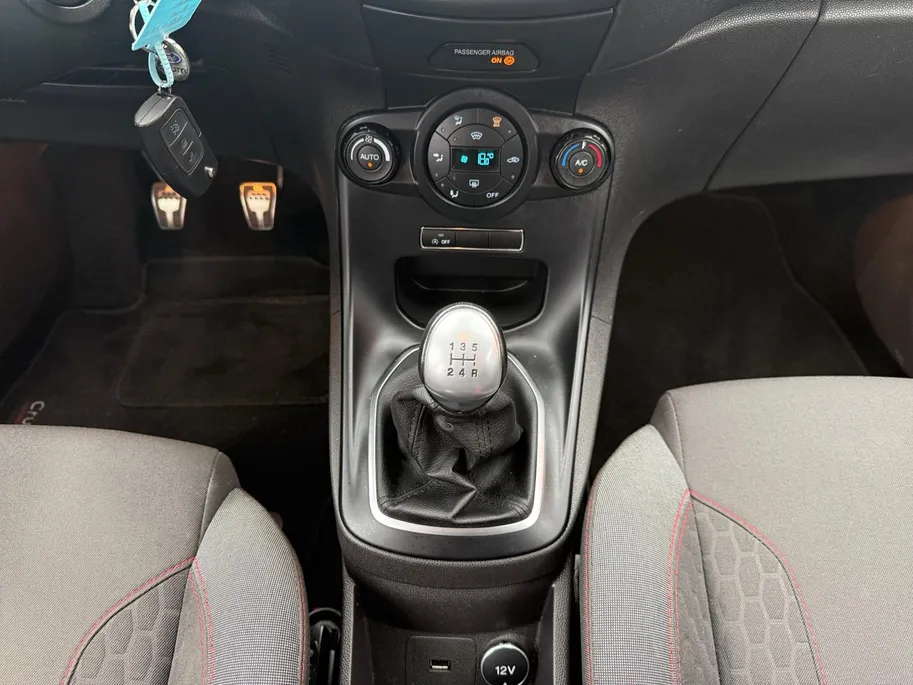 Ford Fiesta 1.0 EcoBoost ST Line | 1ste Eigenaar Volledig Dealeronderhouden | Parkeersensoren achter | Cruise Control | Navigatiesysteem |