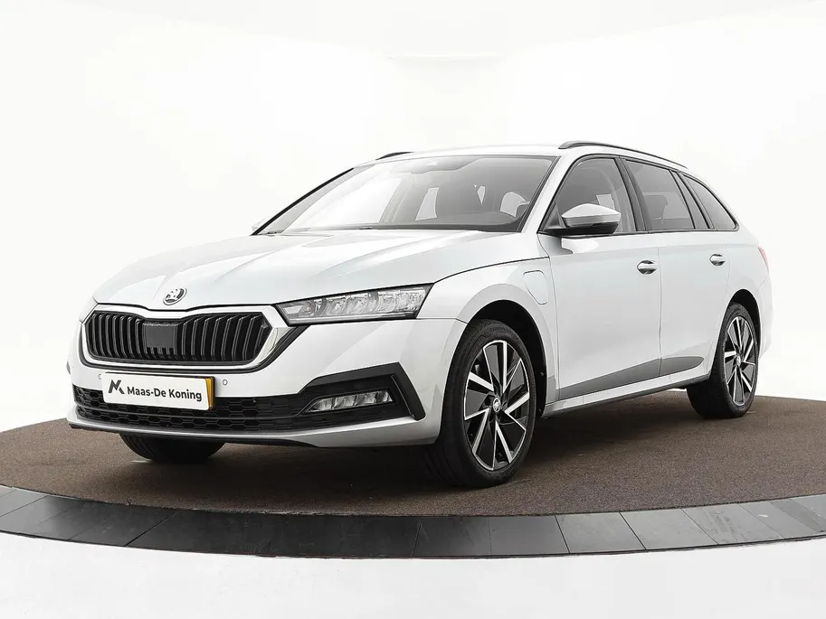 Škoda Octavia Combi 1.4 TSI iV PHEV 204pk DSG Business Edition · Stuur- & Stoelverwarming · Apple/Android Car Play · Cruise Control · Elek. Achterklep · Draadloze Telefoonlader ·