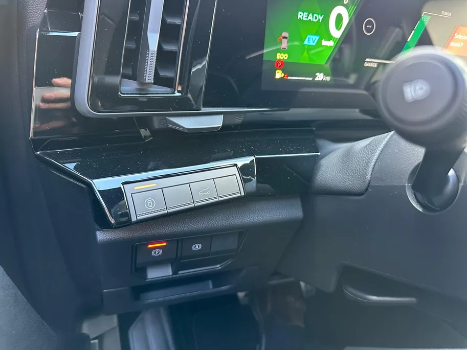 Renault Austral 1.2 E-Tech full hybrid 200 esprit Alpine | Nu Met 5 Jaar Fabrieksgarantie | Direct Leverbaar | Nu Met 4000 euro Voorraadkorting Bij Zeeuw & Zeeuw Renault Naaldwijk |