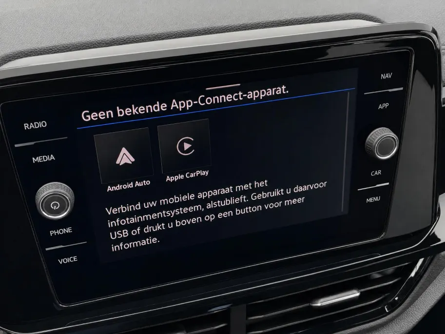 Volkswagen T-Roc 1.5TSI/150PK R-Line Black Style DSG · Panoramadak · Apple/Android Car Play· Camera + Parkeersensoren · Stoelverwarming · 19'' Velgen ·  Garantie t/m 07-07-2027