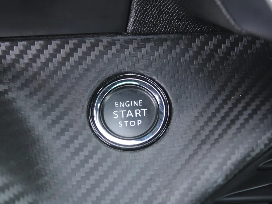 Peugeot 208 1.2 PureTech GT Pack | Stoelverwarming | Pano dak | Camera | Cruise adapt. | Dodehoek detectie | 17' LM | Navi | Clima | Leer/alcantara sportstoelen |