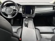 Volvo V90 2.0 T4 Momentum | LEDER | CAMERA | TREKHAAK | DEALER-ONDERHOUDEN | NL-AUTO |