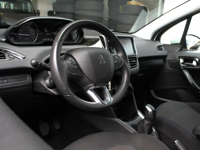 Peugeot 208 1.2 PureTech Signature | Airco | Navi | Park sens | Lm-Velgen