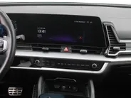 Kia Sportage 1.6 T-GDi Hybrid GT-Line | Stuur-/stoelverwarming | Elek. stoelverstelling + achterklep | Schuifdak | 18" LM | Cruise adapt. | Camera |