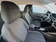 Peugeot e-208 EV Active Pack 50 kWh | Cruise control | Navigatiesysteem | Keyless start | DAB | LM Velgen | 100% Elektrisch | SOH 95,6 %
