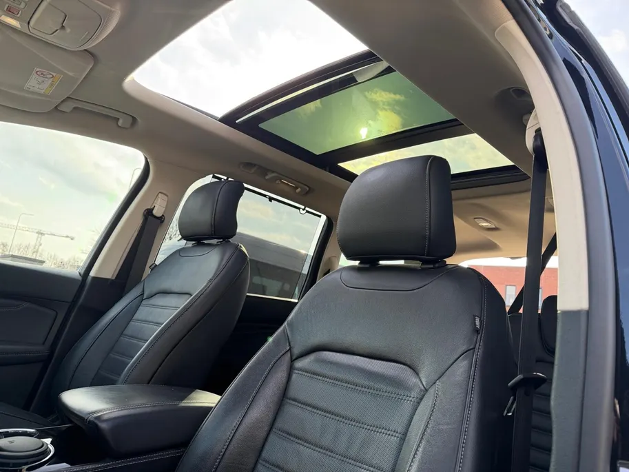 Ford Galaxy 2.5i HEV | Dealer onderhouden | Automaat | Pano dak | BLIS | 7 persoons | Lederen bekleding | Winter pack | Parkeersensoren voor en achter | Achteruitrijcamera | Cruise control | Apple carplay & Android auto | Privacy glas | Bovag garantie |