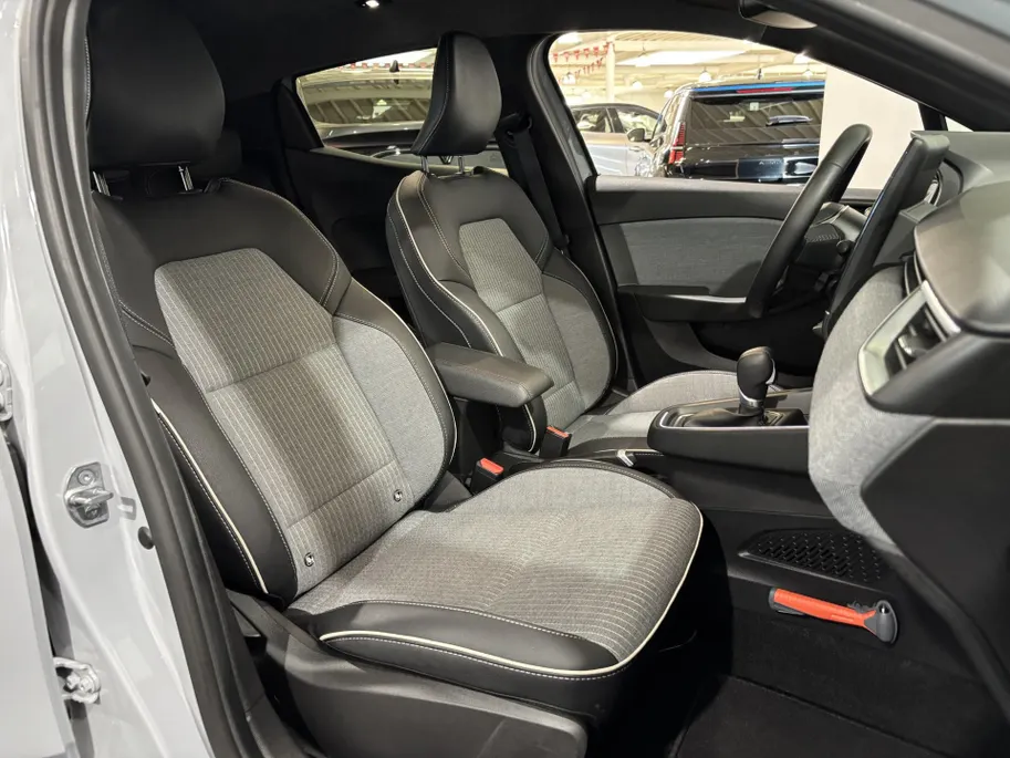 Renault Clio 145PK E-Tech Full Hybrid Techno Automaat Automaat | Digital Cockpit | 9,3'' Navi | Climate Control | Apple CarPlay/Android Auto | Camera | Cruise Control | Armsteun | Lichtmetalen Velgen