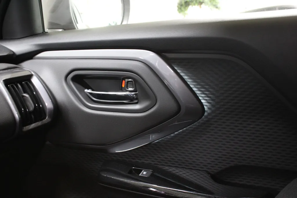 Suzuki e Vitara Style 61 kWh / Stoel + Stuurverwarming / 360° Camera / Navigatie /