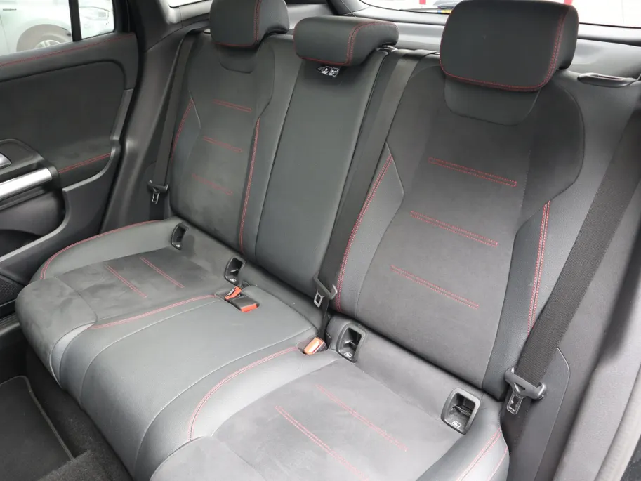 Mercedes-Benz GLA 250 e Business Solution AMG l Keyless l Panoramadak l Stoelverwarming