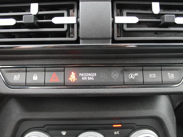 Dacia Sandero Eco-G 120 Journey | Climate Control | Stoelverwarming | Apple Carplay & Android Auto | DEMO VRAAG NAAR DE BESCHIKBAARHEID
