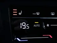Volkswagen Tiguan 1.4 TSI 245pk DSG eHybrid Life Business · Apple/Android Car Play · Wegklapbare Trekhaak · Navigatie · P-Sensoren · Stoel-& Stuurverwarming · 17'' Inch ·