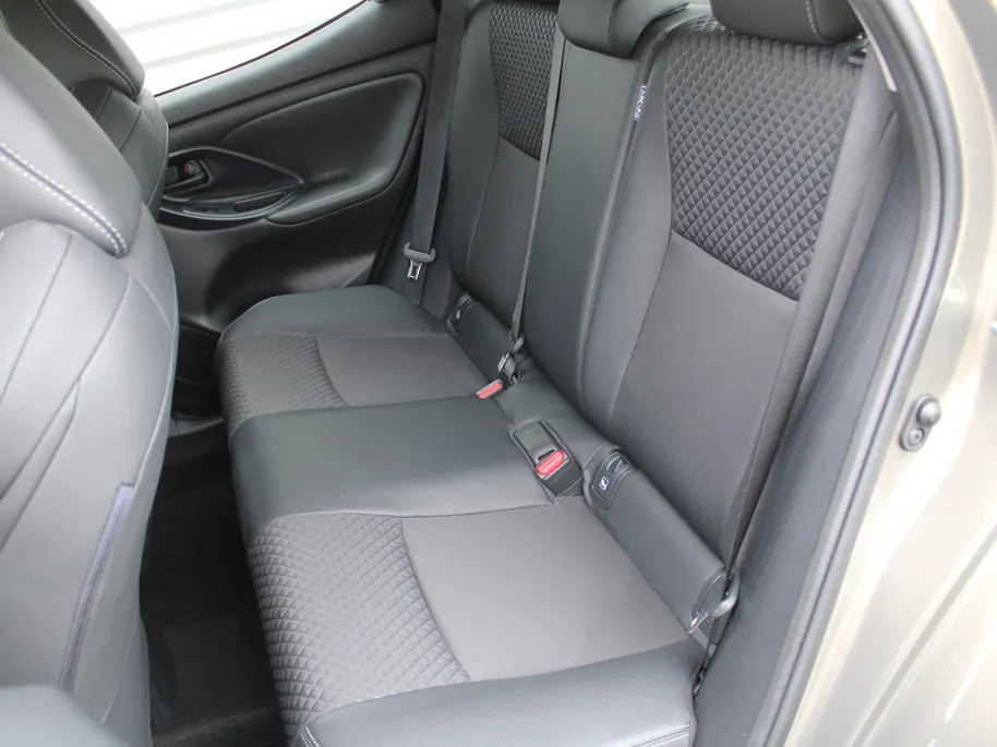 Mazda 2 Hybrid 1.5 Agile | Comfort pakket | Trekhaak | CarPlay | Camera | Stuur-/stoelverwarming | Cruise adapt. | 15' LM |