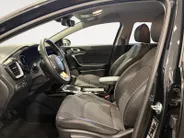 Kia Ceed 1.0 T-GDi DynamicPlusLine | Stoel/Stuurverwarming | Half Leder | Keyless Entry | Navigatie | Apple/Android Carplay |