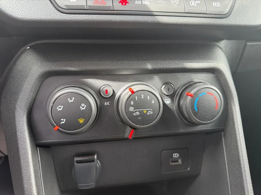 Dacia Sandero Stepway 1.0 TCe 90 Extreme | Zeer nette auto | Automaat | 1e eigenaar | Dodehoek detectie | Achteruitrijcamera | Dealer onderhouden | Parkeersensoren voor en achter |