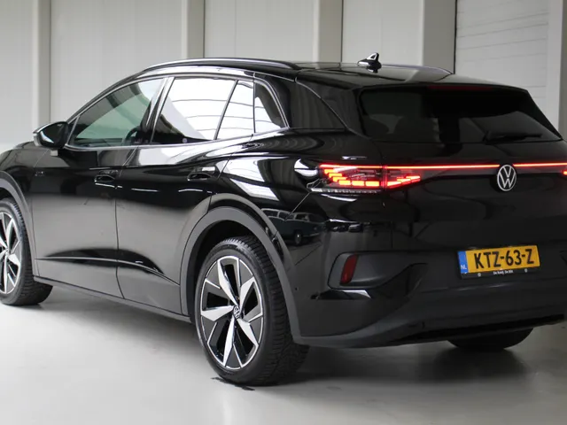 Volkswagen ID.4 GTX 300PK 4Motion Navigatie | Panoramadak | H.U.D | Keyless | El. Stoelverstelling | 93% SoH