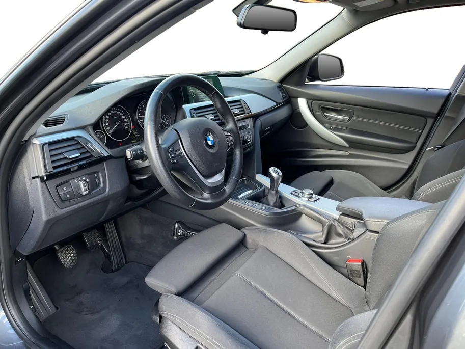 BMW 3 Serie Touring 316i Executive Sport NL Auto | unieke km.stand | navigatie | lm velgen | cruise | etc.