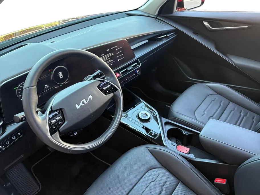 Kia Niro 1.6 GDi Hybrid DynamicPlusLine | Trekhaak | Schuifdak | Stoel en stuurverwarming | Dodehoekdetectie | Camera | verbruik 1 op 20!