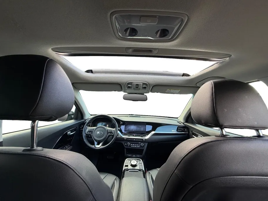 Kia e-Niro ExecutiveLine 64 kWh | LEDER | CAMERA | JBL | STOELVERWARMING/ VENTILATIE | PARKEERSENSOR |